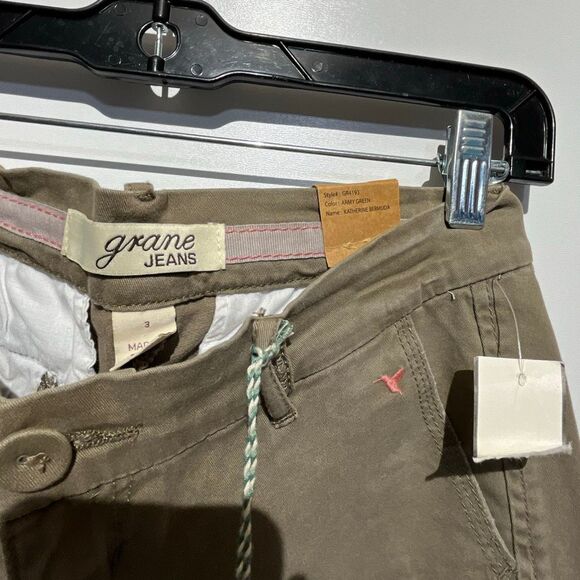 Grane Jeans Women's Army Green Frayed Khaki Capri Pants Size 3 NWT - Picture 2 of 7